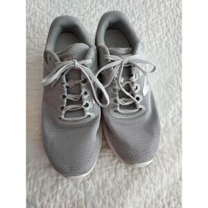 New Balance Womens size 9.5 B Acteva lightweight EUC Gray Silver Mesh Shoes